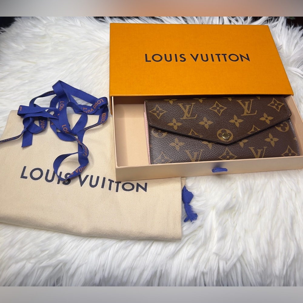 ❌SOLD❌ Louis Vuitton Monogram Canvas Sarah Wallet with Pink Interior Authentic - Picture 3 of 10